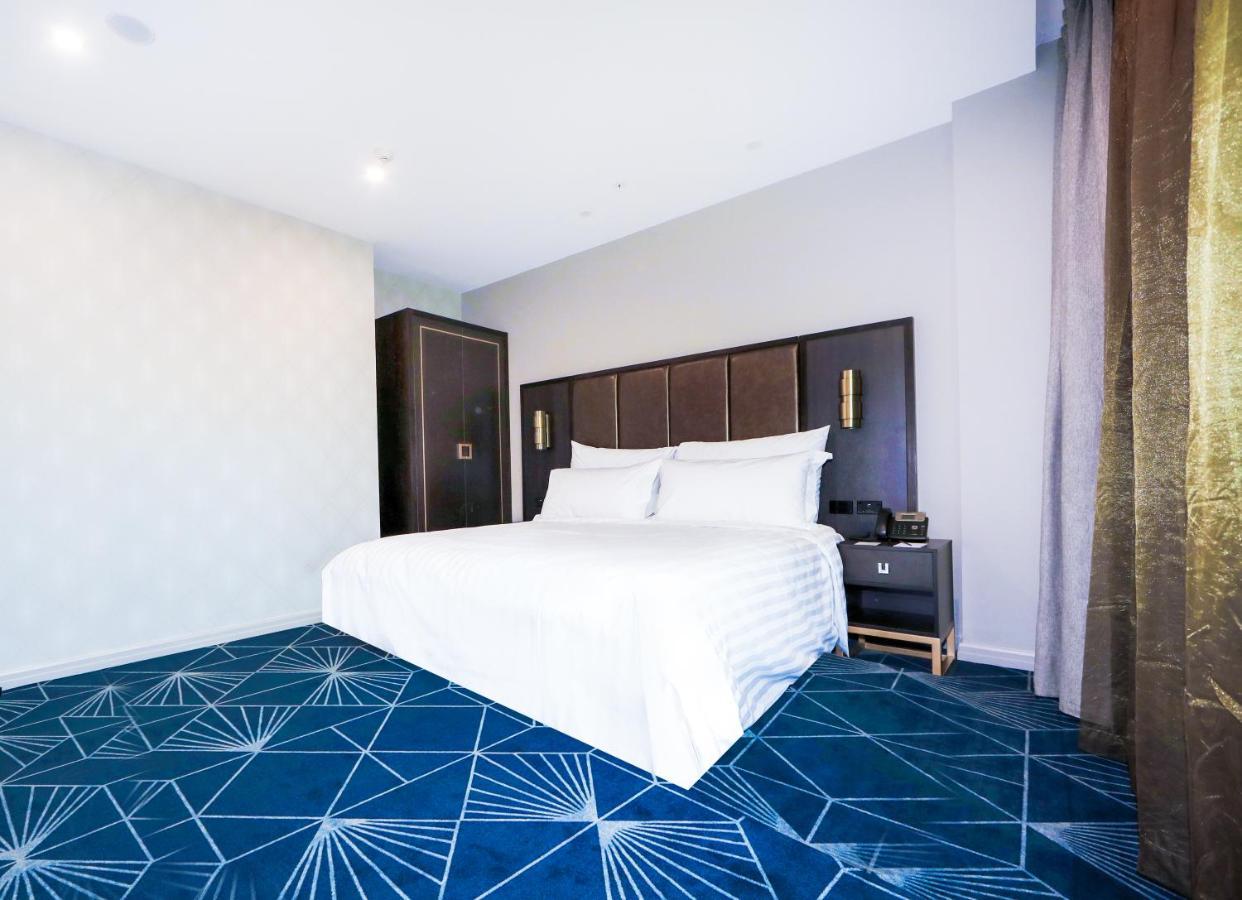 Swiss-Belhotel Napier Exterior photo A bedroom at the hotel