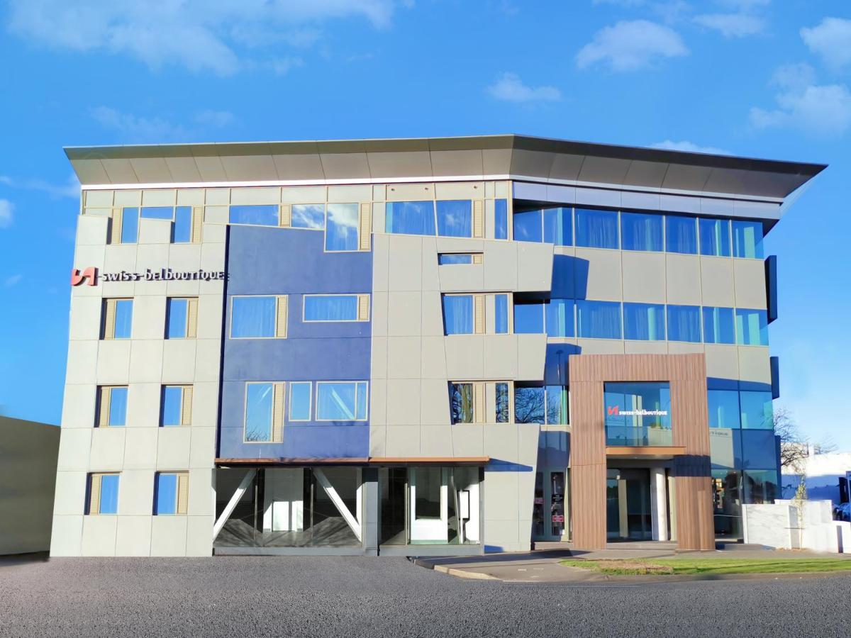 Swiss-Belhotel Napier Exterior photo The new building of the University of Novi Sad