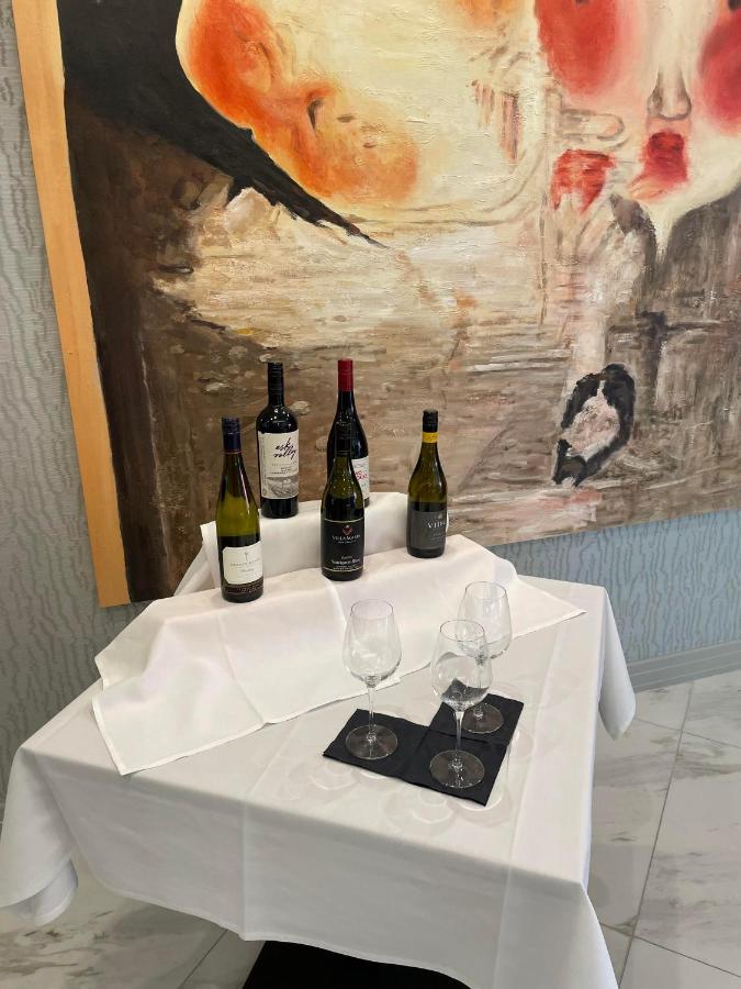 Swiss-Belhotel Napier Exterior photo Wines from the region