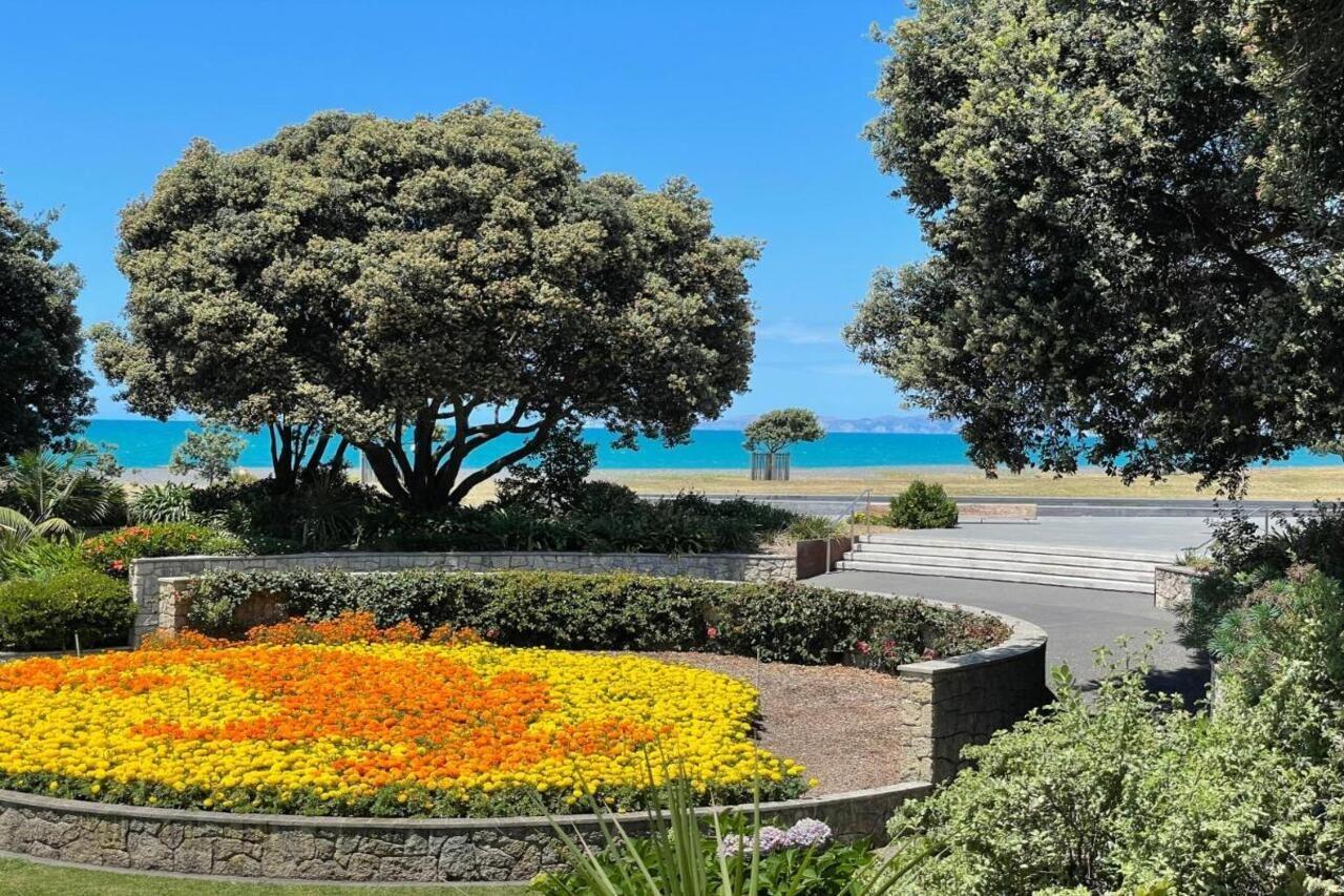 Swiss-Belhotel Napier Exterior photo The Bay of Plenty from the Baypark roundabout