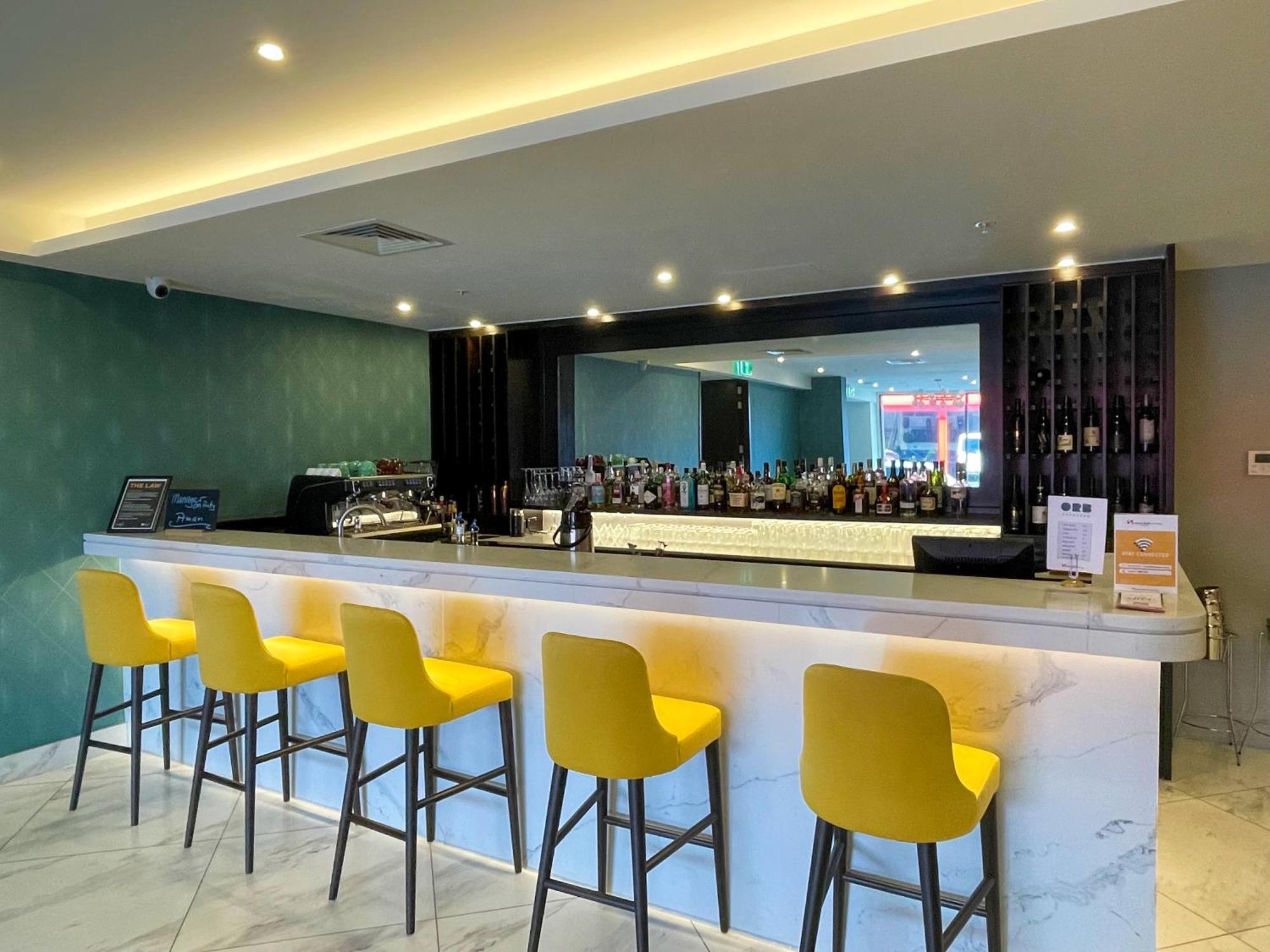 Swiss-Belhotel Napier Exterior photo The bar at the lounge